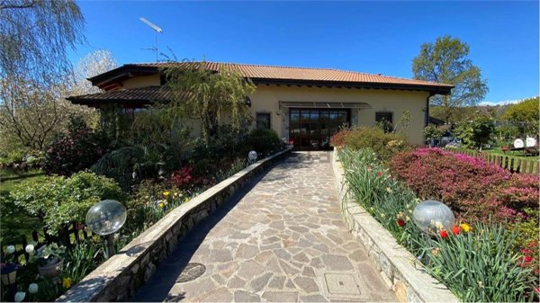 casa indipendente in vendita ad Invorio