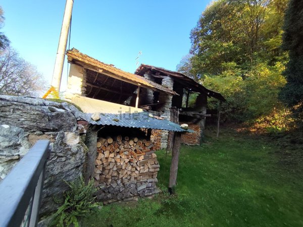 pentavano in vendita ad Invorio in zona Mornerona