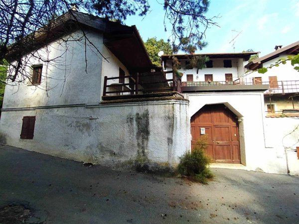 casa indipendente in vendita ad Invorio in zona Mornerona