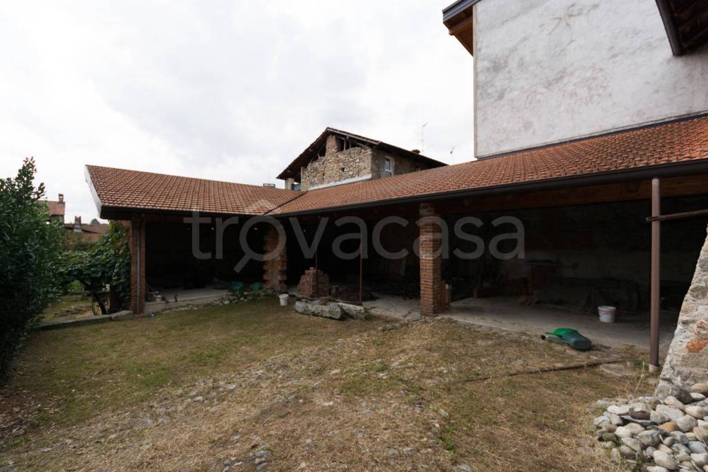 appartamento in vendita ad Invorio in zona Invorio Superiore