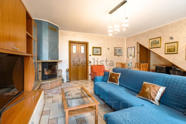 casa indipendente in vendita ad Invorio in zona Talonno