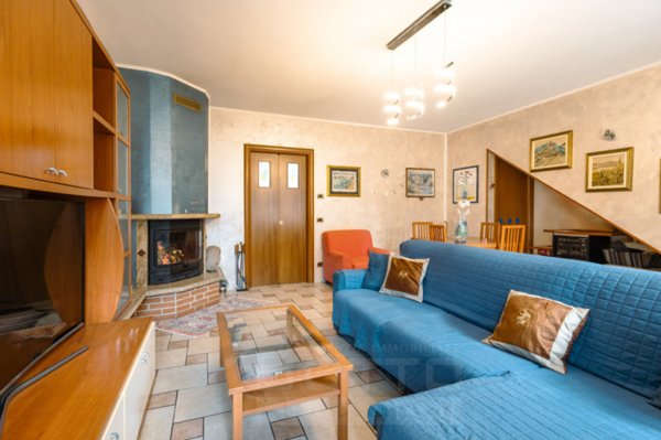 casa indipendente in vendita ad Invorio in zona Talonno