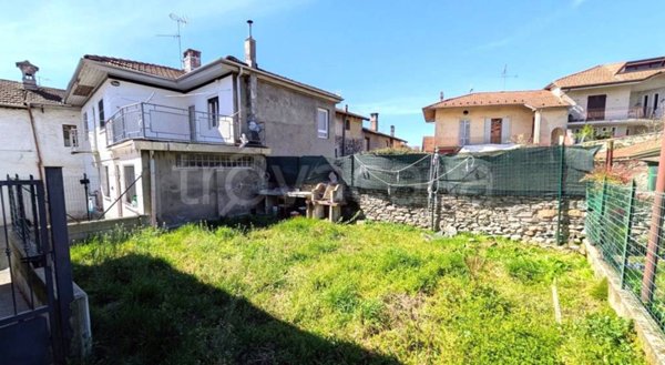 casa indipendente in vendita ad Invorio