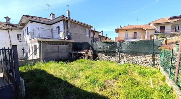 casa indipendente in vendita ad Invorio