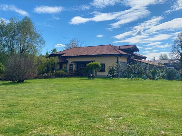 casa indipendente in vendita ad Invorio