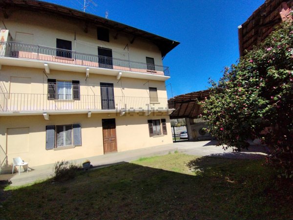 casa indipendente in vendita ad Invorio in zona Talonno