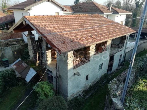 casa indipendente in vendita ad Invorio in zona Talonno