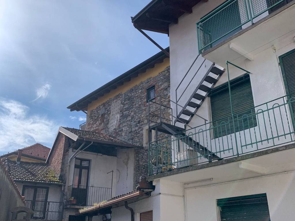 casa indipendente in vendita ad Invorio