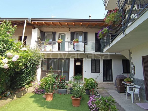 casa indipendente in vendita ad Invorio