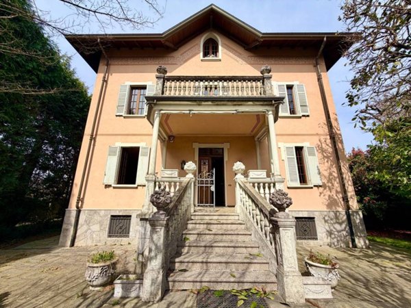 casa indipendente in vendita ad Invorio