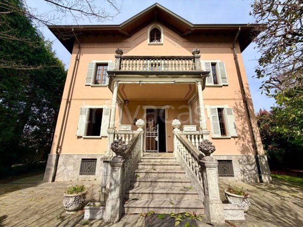 casa indipendente in vendita ad Invorio
