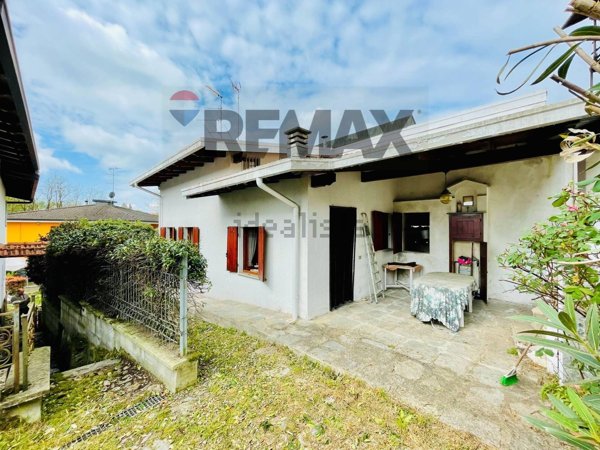 casa indipendente in vendita ad Invorio in zona Invorio Superiore
