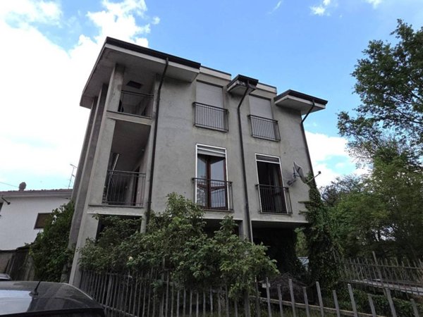 casa indipendente in vendita ad Invorio in zona Talonno