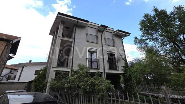 casa indipendente in vendita ad Invorio in zona Talonno