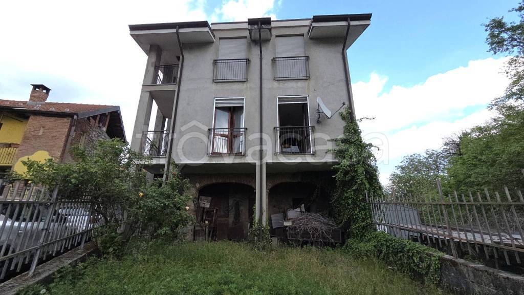 casa indipendente in vendita ad Invorio in zona Talonno