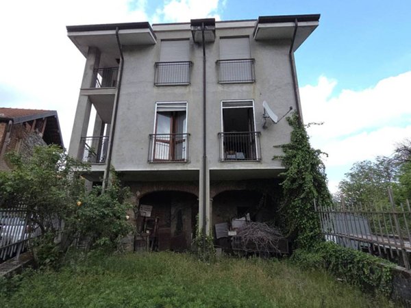 casa indipendente in vendita ad Invorio in zona Talonno