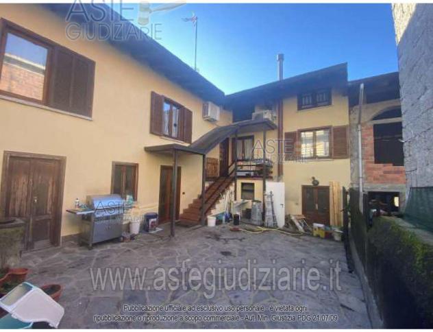 casa indipendente in vendita ad Invorio