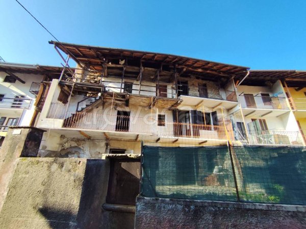 casa indipendente in vendita ad Invorio in zona Mornerona