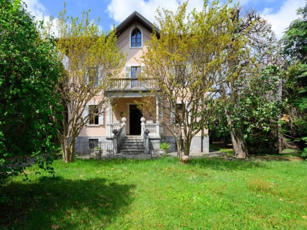 casa indipendente in vendita ad Invorio in zona Invorio Superiore