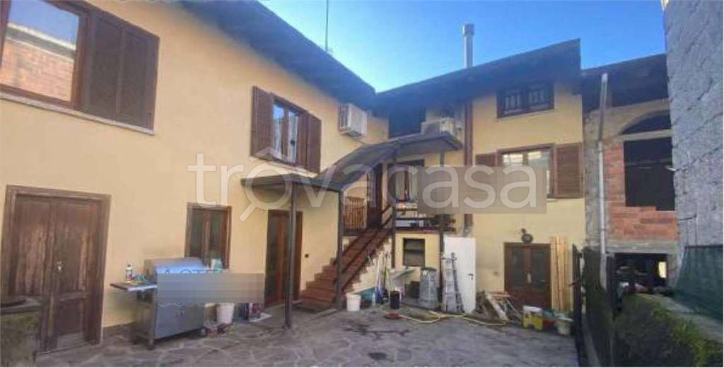 casa indipendente in vendita ad Invorio