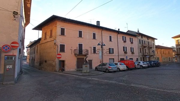 locale commerciale in vendita ad Invorio
