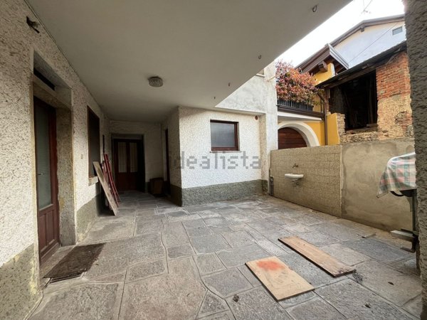 casa semindipendente in vendita ad Invorio in zona Invorio Superiore