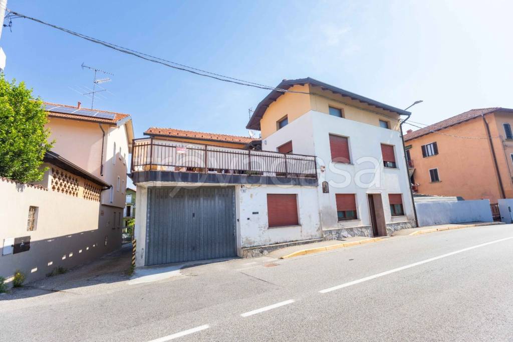 casa indipendente in vendita ad Invorio in zona Mornerona