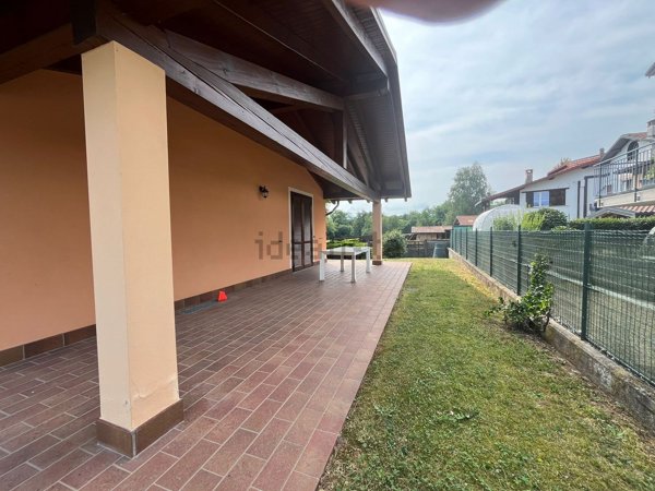 casa indipendente in vendita ad Invorio in zona Invorio Superiore
