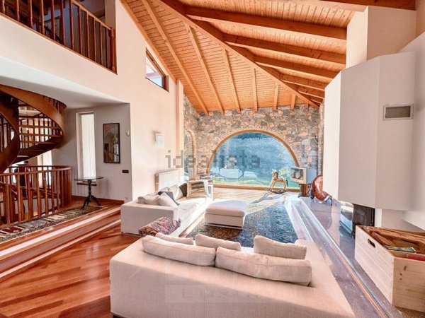 casa indipendente in vendita ad Invorio in zona Invorio Superiore