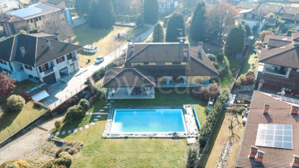casa indipendente in vendita ad Invorio in zona Invorio Superiore