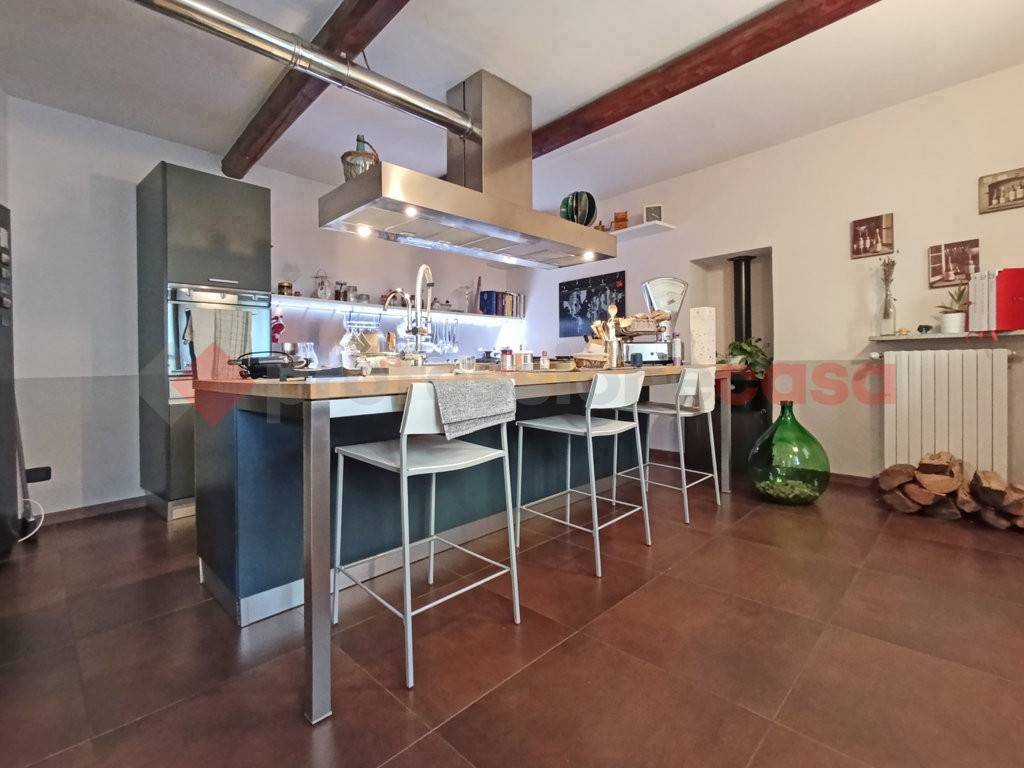 casa indipendente in vendita ad Invorio in zona Invorio Superiore