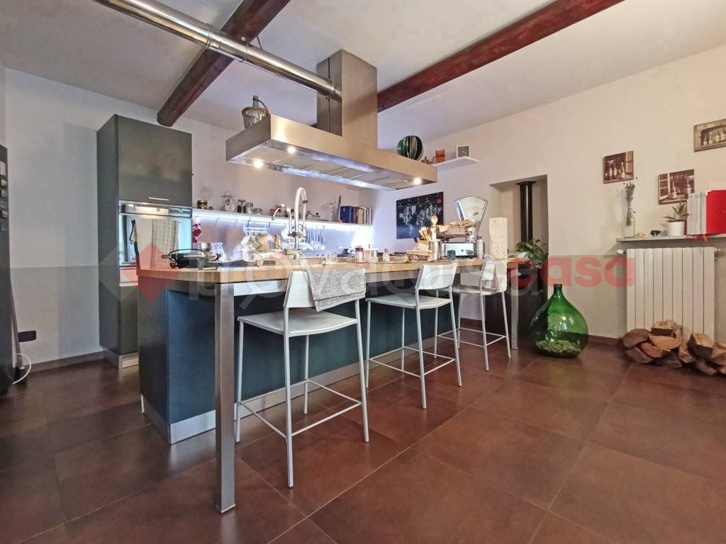 casa indipendente in vendita ad Invorio in zona Invorio Superiore