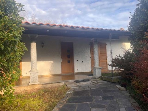 casa indipendente in vendita ad Invorio in zona Invorio Superiore