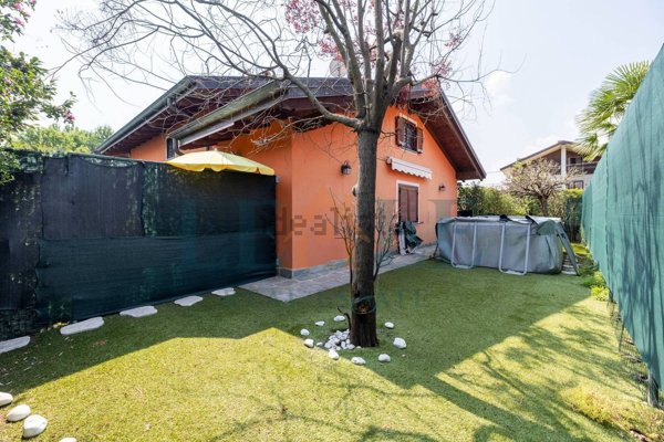 casa indipendente in vendita ad Invorio in zona Invorio Superiore