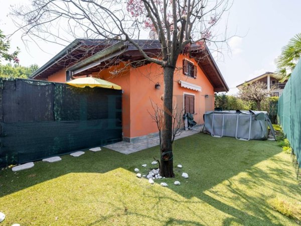 casa indipendente in vendita ad Invorio in zona Invorio Superiore