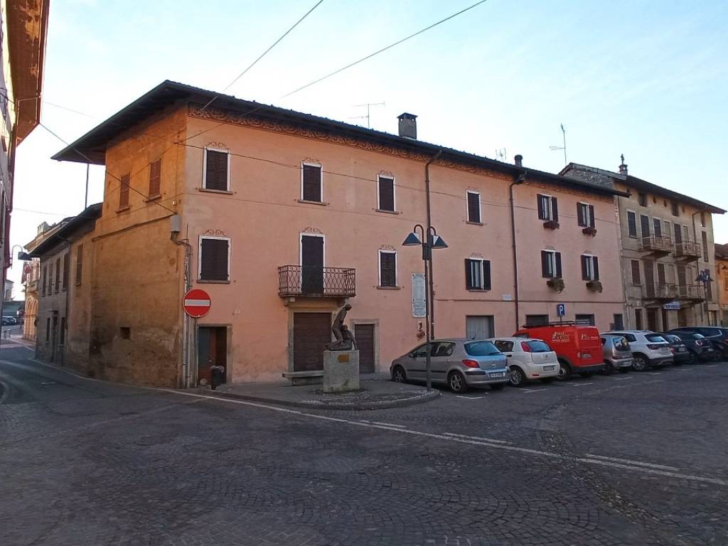 locale commerciale in vendita ad Invorio in zona Invorio Superiore