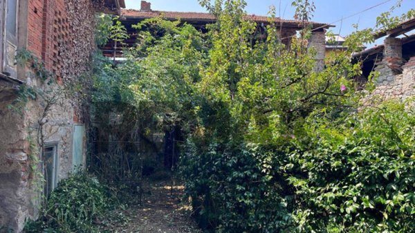 casa indipendente in vendita ad Invorio in zona Invorio Superiore