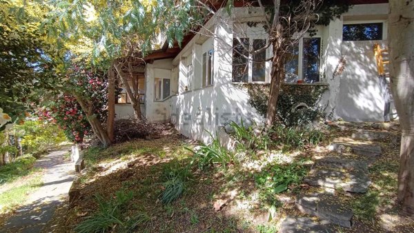 casa indipendente in vendita ad Invorio in zona Invorio Superiore