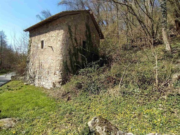 casale in vendita ad Invorio in zona Invorio Superiore