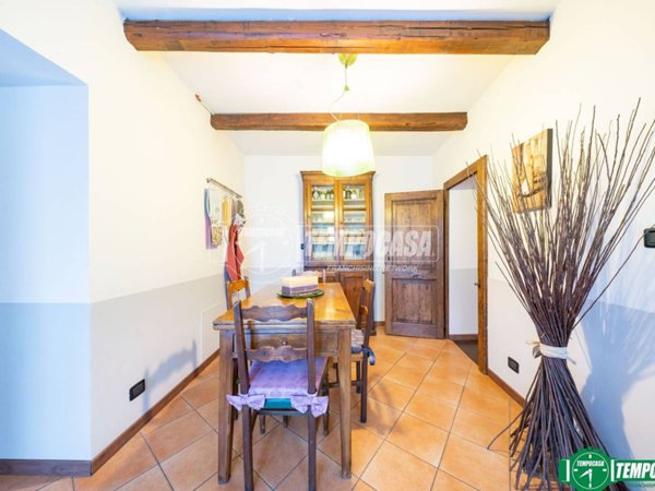 casa indipendente in vendita ad Invorio in zona Invorio Superiore