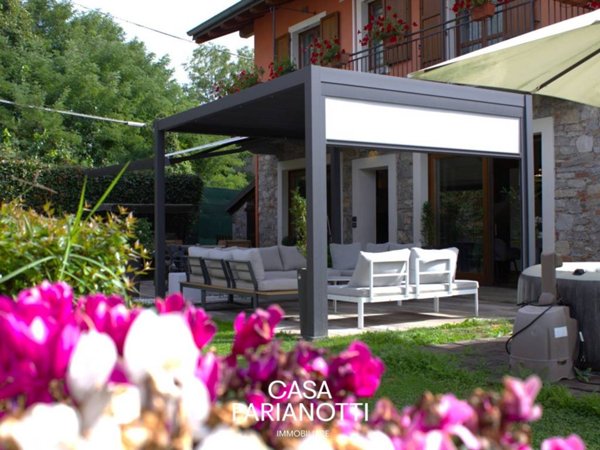 casa indipendente in vendita ad Invorio in zona Mescia