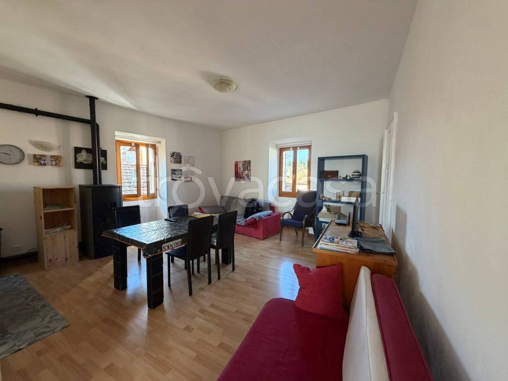 appartamento in vendita ad Invorio in zona Invorio Superiore