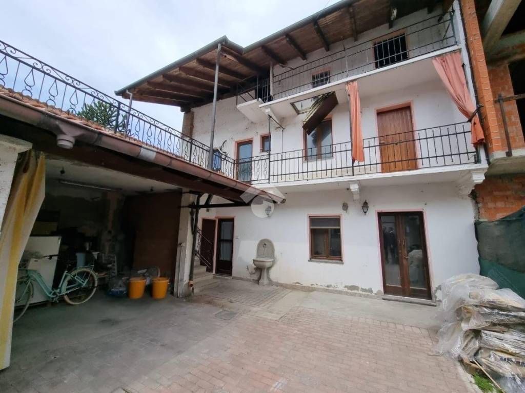 casa indipendente in vendita a Landiona