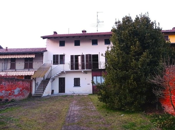 casa indipendente in vendita a Landiona