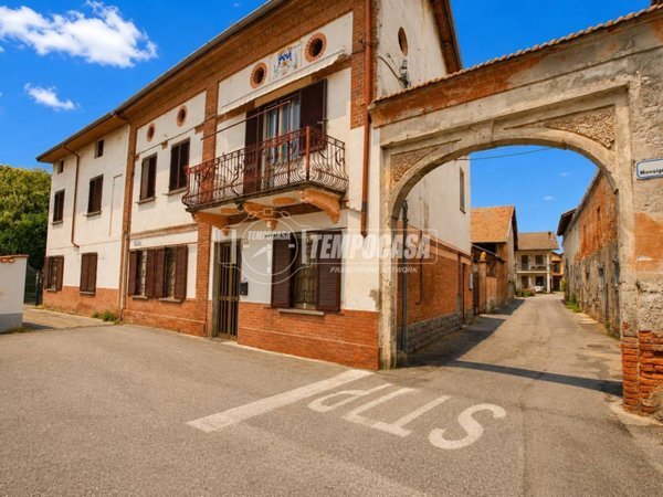 casa indipendente in vendita a Landiona