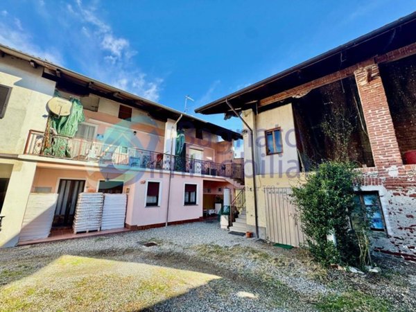 casa indipendente in vendita a Landiona