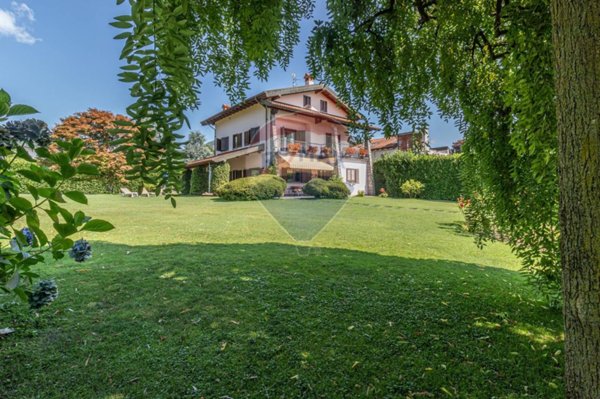 casa indipendente in vendita a Lesa