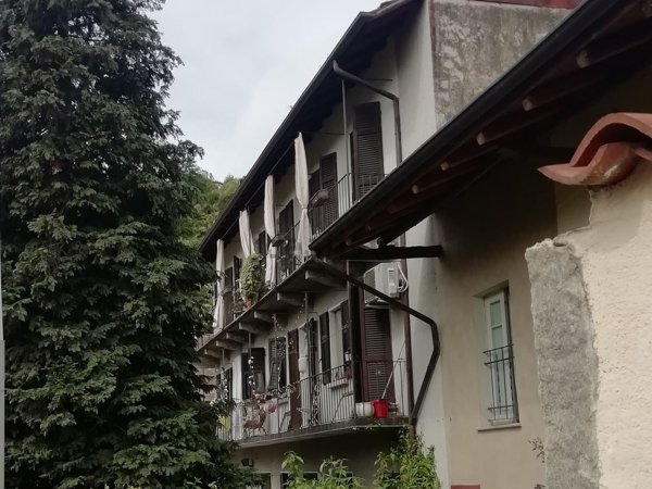 appartamento in vendita a Lesa in zona Solcio