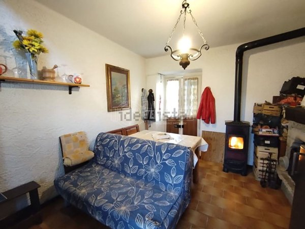 appartamento in vendita a Lesa in zona Calogna
