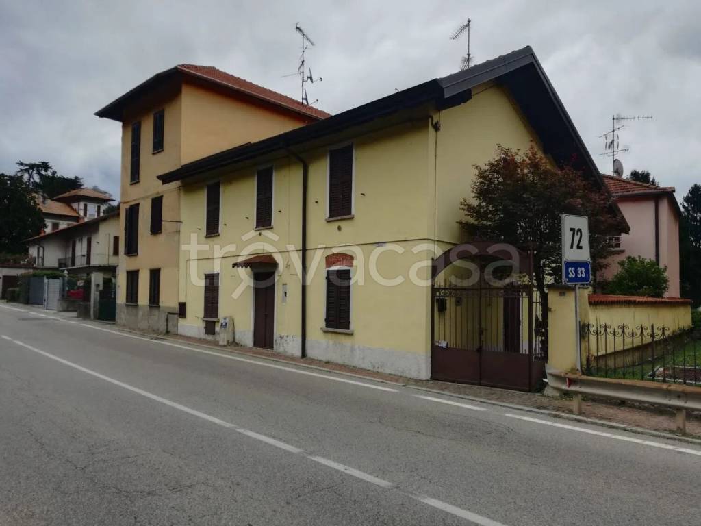 casa indipendente in vendita a Lesa in zona Solcio